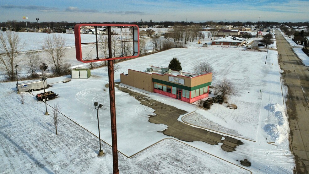 More Photos Of 855 W Cook St, Manteno Restaurant For Sale