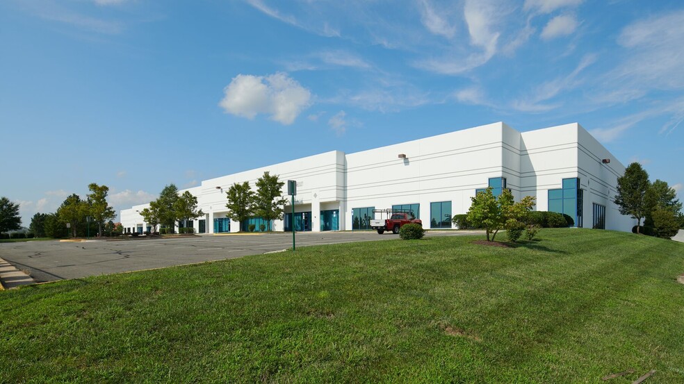 Primary Photo Of 23700 Pebble Run Pl, Sterling Warehouse For Lease