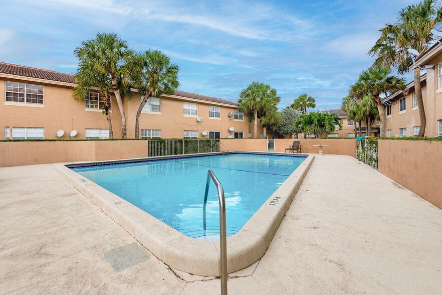 More Photos Of 4263 NW 115th Ave, Coral Springs Multifamily For Sale