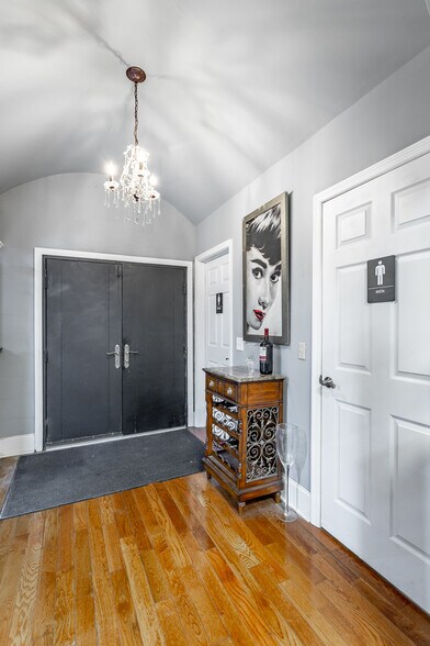 More Photos Of 395 S Ocoee St, Cleveland Showroom For Sale