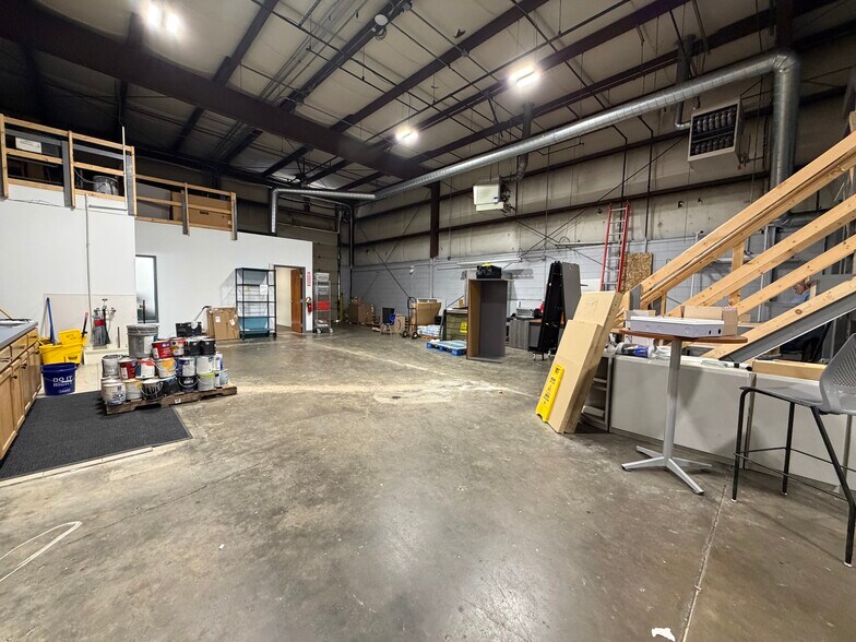 More Photos Of 850 S Marietta St, South Bend Light Manufacturing For Lease