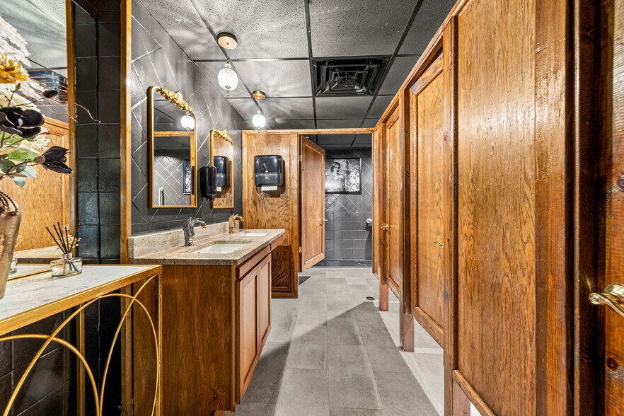 More Photos Of 32400 Geneva Rd, Salem General Retail For Sale