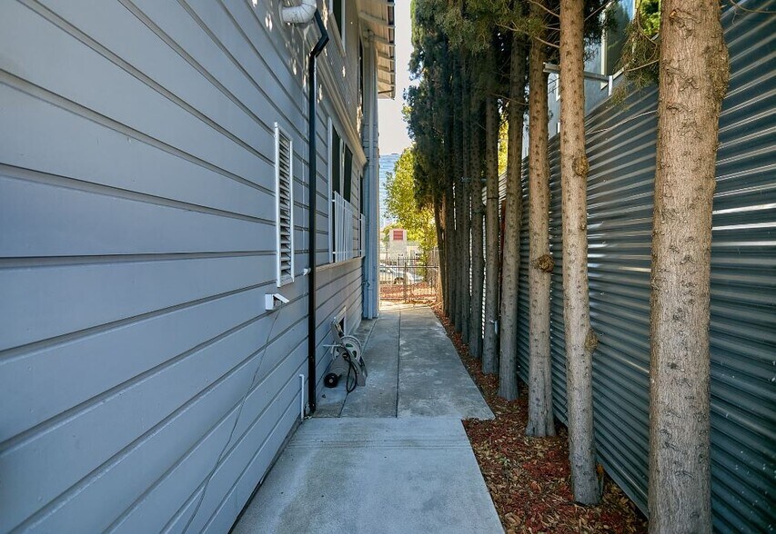 More Photos Of 1021 S Union Ave, Los Angeles Office Residential For Lease