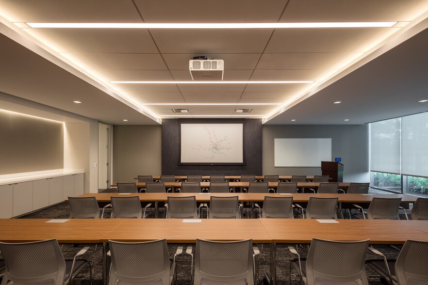 More Photos Of 585 N Dairy Ashford Rd, Houston Office For Lease