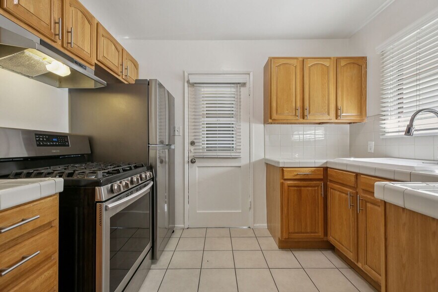 More Photos Of 4462 W 59th St, Los Angeles Apartments For Sale