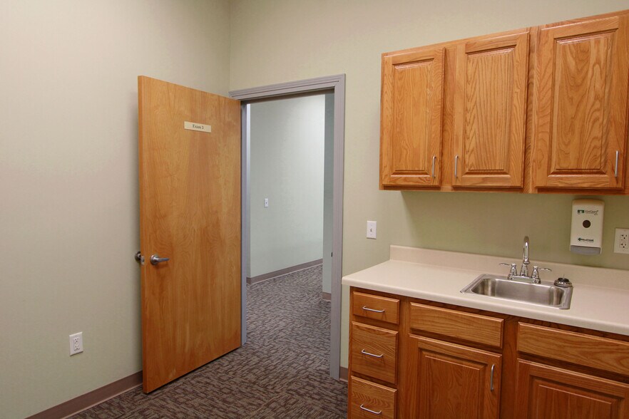 More Photos Of 1463 W Westridge Pky, Greensburg Medical For Lease