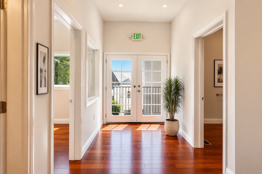More Photos Of 1112 N Sherbourne Dr, West Hollywood Loft Creative Space For Lease