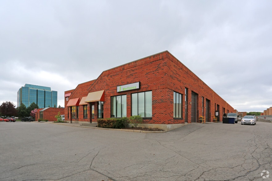 More Photos Of 10 W Pearce St, Richmond Hill Light Distribution For Lease