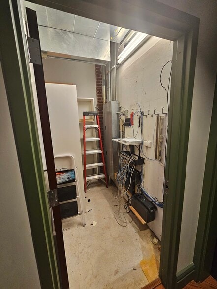 More Photos Of 1113-1115 Locust St, Saint Louis Office For Sale