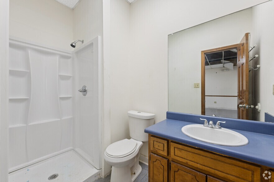 More Photos Of 1445 Cleveland Ave, East Point Showroom For Sale