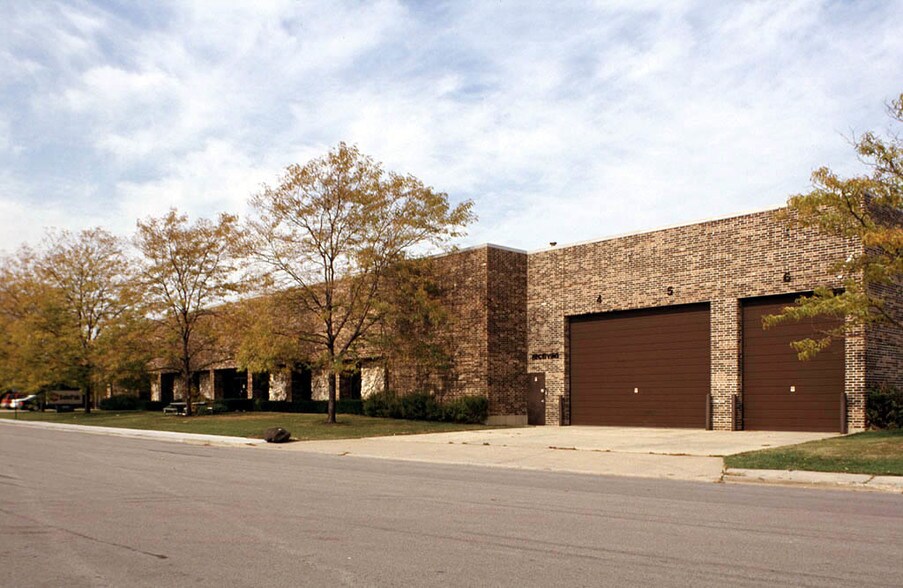 Primary Photo Of 1300 Chase Ave, Elk Grove Village Light Manufacturing For Sale