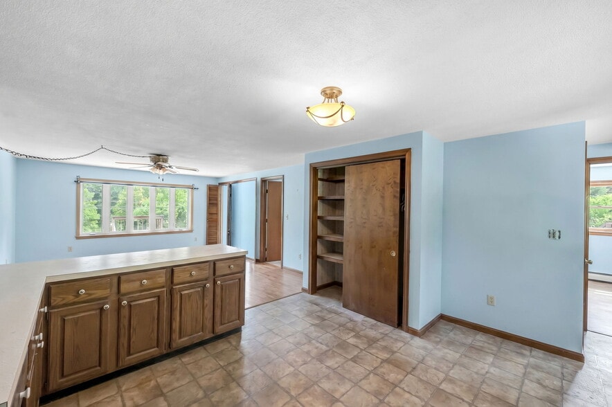 More Photos Of 51 Goshen Rd, Williamsburg Storefront For Sale