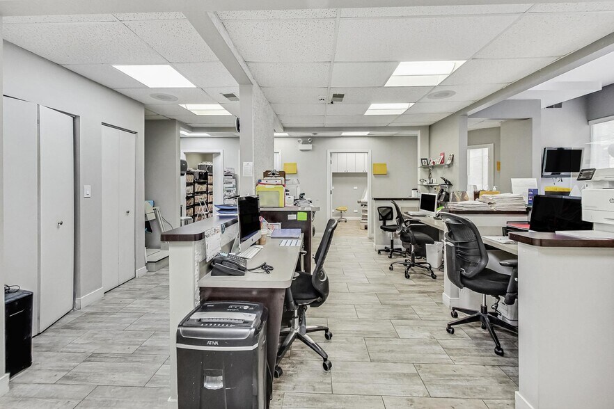 More Photos Of 2623 N Halsted St, Chicago Medical For Sale