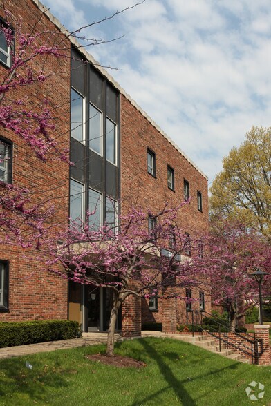 More Photos Of 540-546 E Main St, Lexington Office For Sale