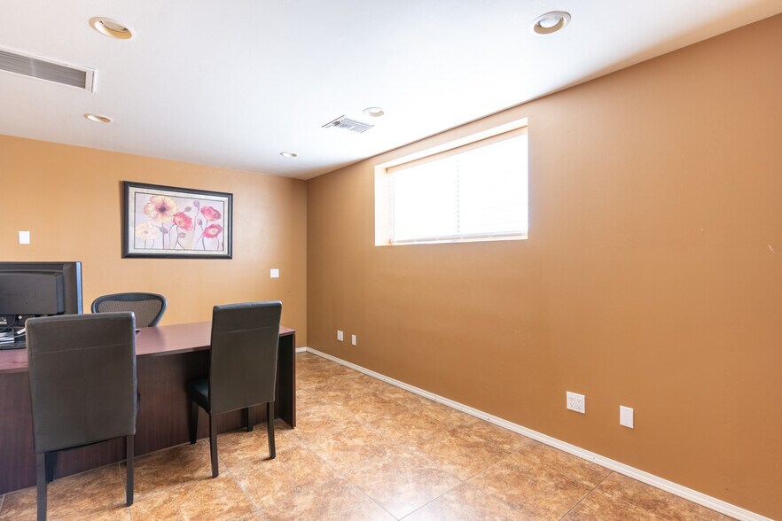 More Photos Of 1121 Sumner St, Bakersfield Warehouse For Lease