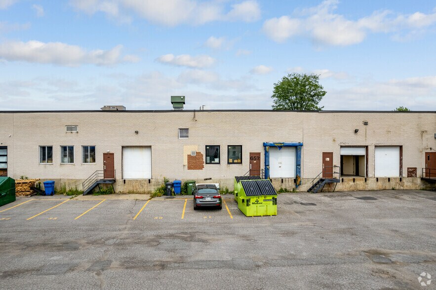 More Photos Of 640-652 Boul Guimond, Longueuil Warehouse For Sale