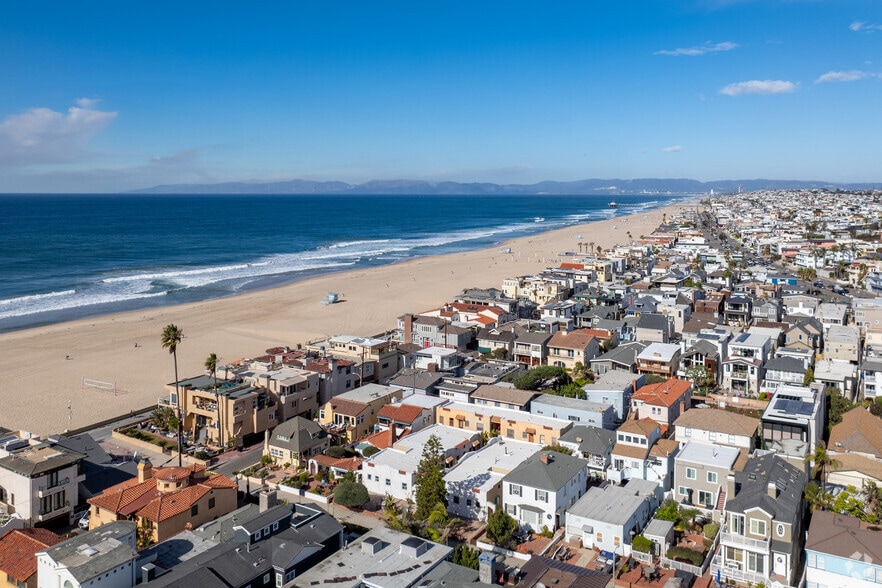 More Photos Of 35 17th St, Hermosa Beach Apartments For Sale