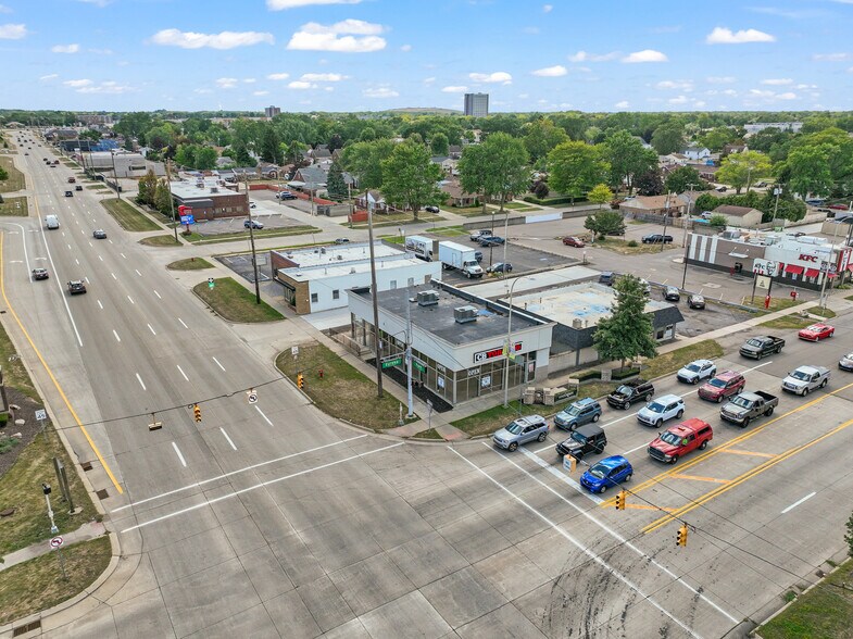 More Photos Of 15010 Fort St, Southgate Freestanding For Lease