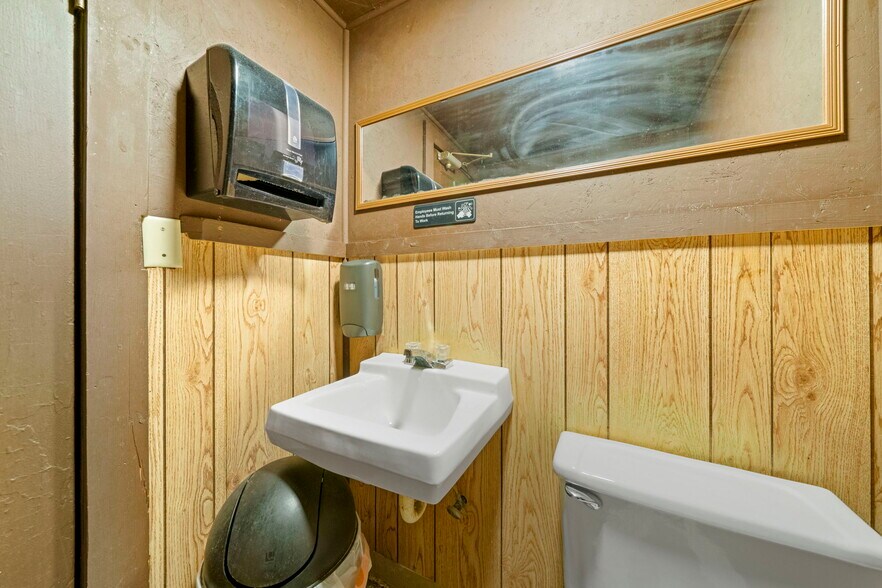 More Photos Of 208 N Walnut St, Stillman Valley General Retail For Sale