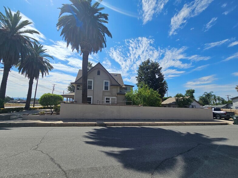 More Photos Of 6836 Palm Ave, Highland Office For Sale