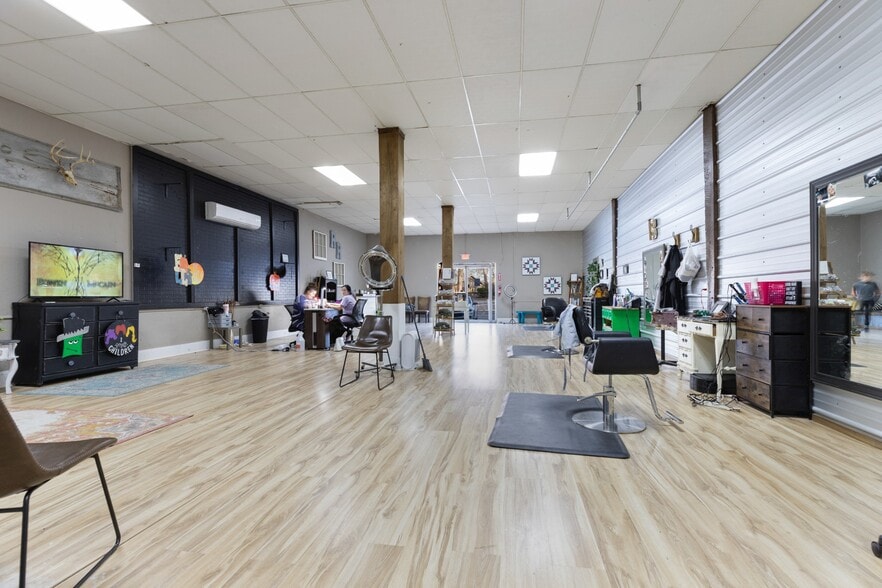 More Photos Of 114 N Church St, Waverly Loft Creative Space For Sale