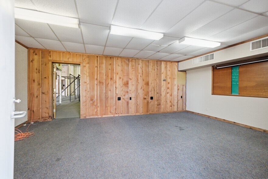 More Photos Of 200 E Main St, Oklahoma City Manufacturing For Sale