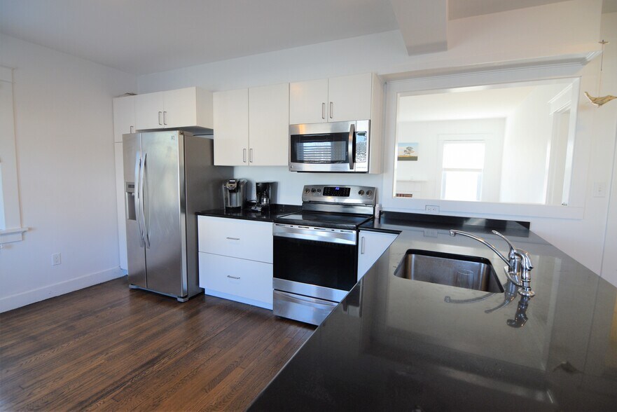 More Photos Of 460 E Main Rd, Middletown Medical For Sale