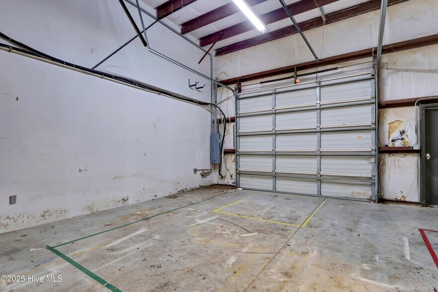 More Photos Of 2105 Capital Dr, Wilmington Warehouse For Lease
