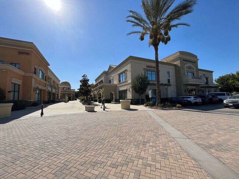 More Photos Of 13768 Roswell Ave, Chino Medical For Lease