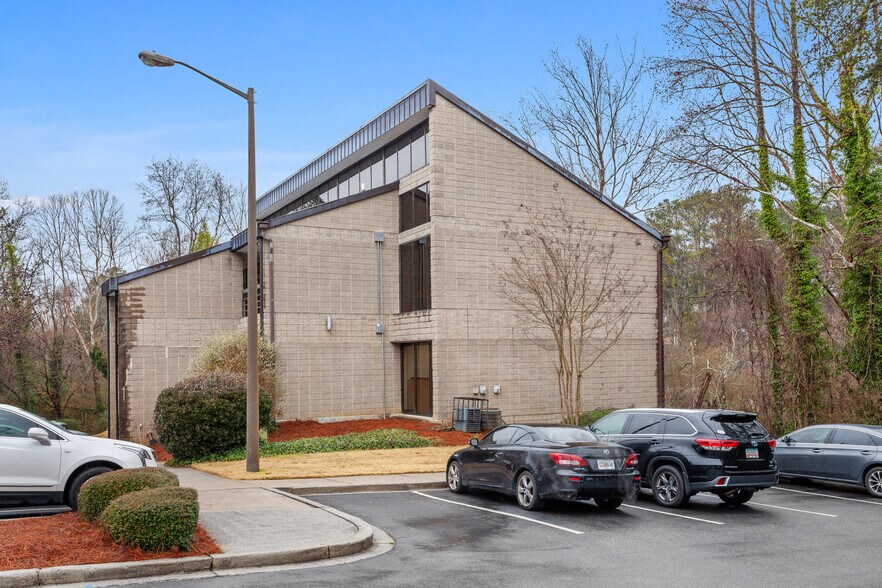 More Photos Of 3066 Mercer University Dr, Chamblee Office For Sale
