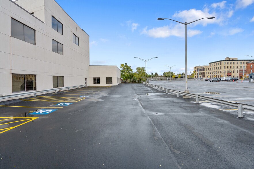 More Photos Of 344 W Genesee St, Syracuse Loft Creative Space For Lease