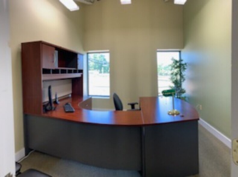 More Photos Of 9 Veronica Ave, Somerset Distribution For Lease