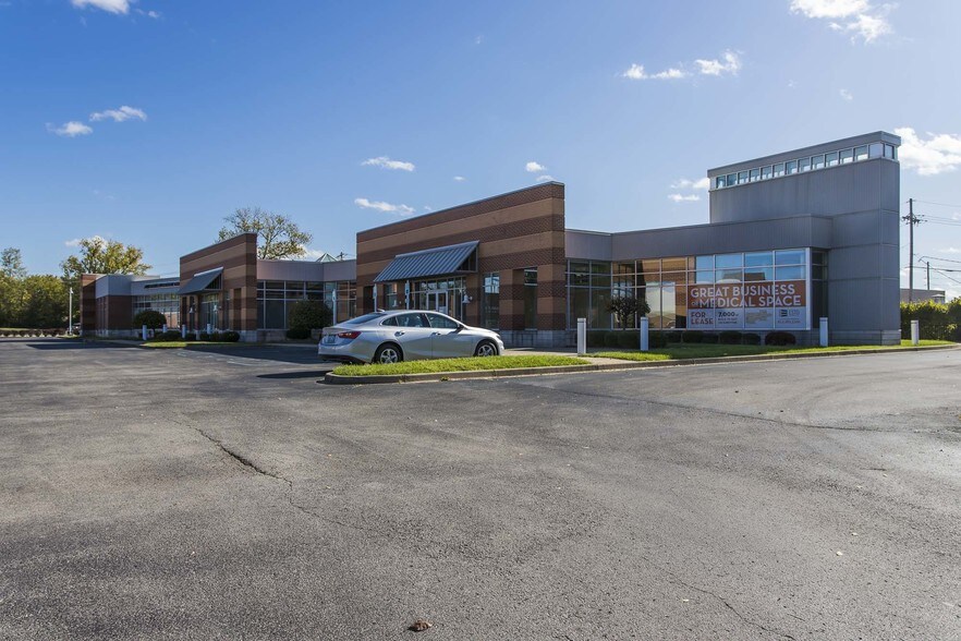 More Photos Of 900 Spring St, Jeffersonville Medical For Lease