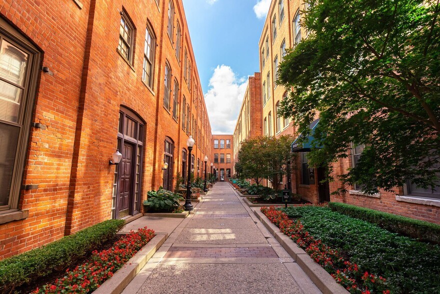 More Photos Of 300 River Place, Detroit Office For Lease