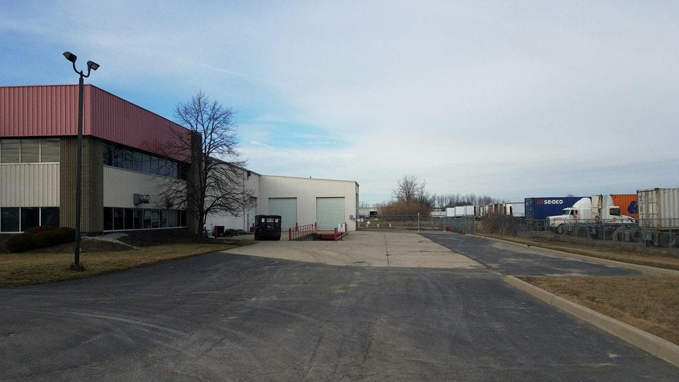 More Photos Of 2786 E Crescentville Rd, West Chester Warehouse For Lease