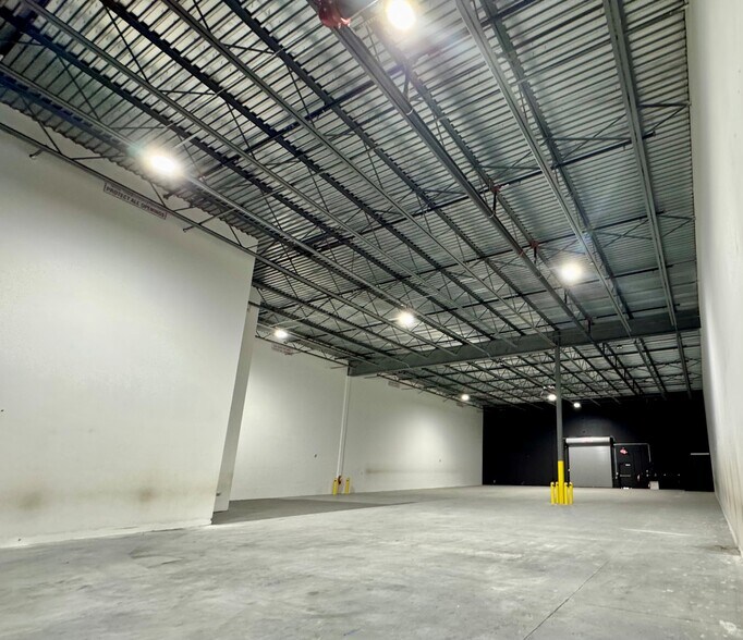 More Photos Of 6100 Shirley St, Naples Industrial For Lease