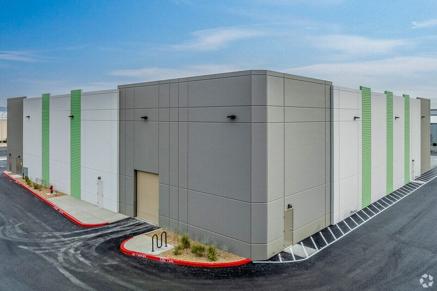 More Photos Of 5765 W Sunset Rd, Las Vegas Distribution For Sale