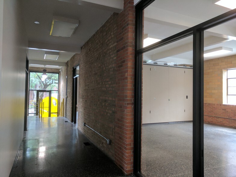 More Photos Of 1659 W Hubbard St, Chicago Loft Creative Space For Lease