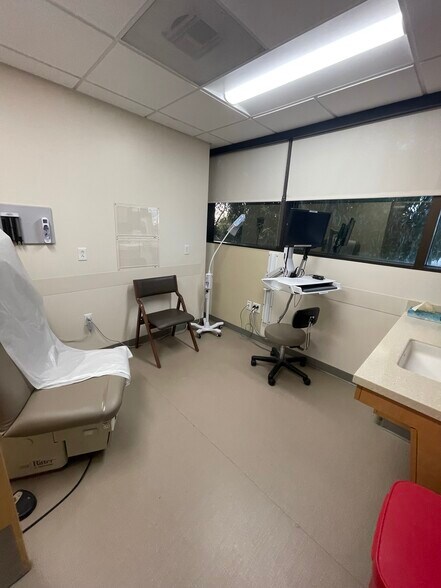 More Photos Of 11525 Brookshire Ave, Downey Medical For Lease