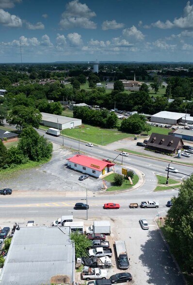 More Photos Of 2600 N Jackson Hwy, Sheffield Freestanding For Sale