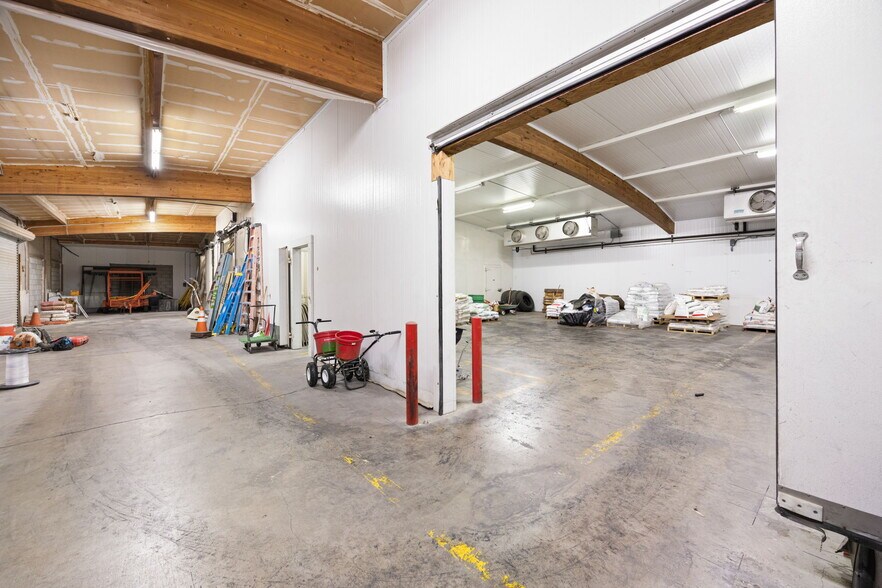More Photos Of 81500 Industrial Pl, Indio Warehouse For Sale