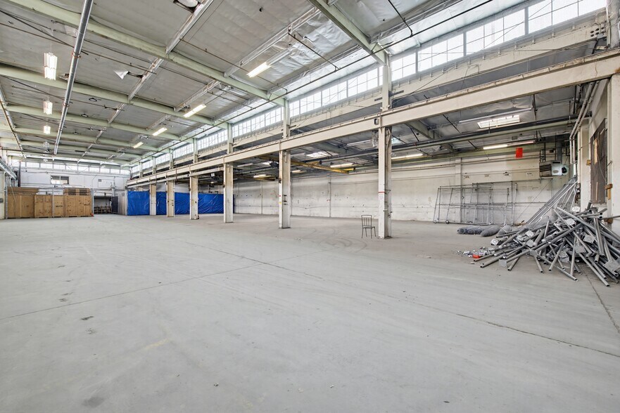 More Photos Of 15001 S Figueroa St, Gardena Distribution For Lease