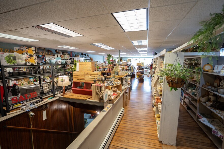 More Photos Of 433 Main St, Frankfort General Retail For Sale
