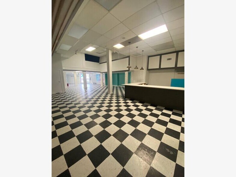 More Photos Of 23 Franklin St, Torrington Restaurant For Lease