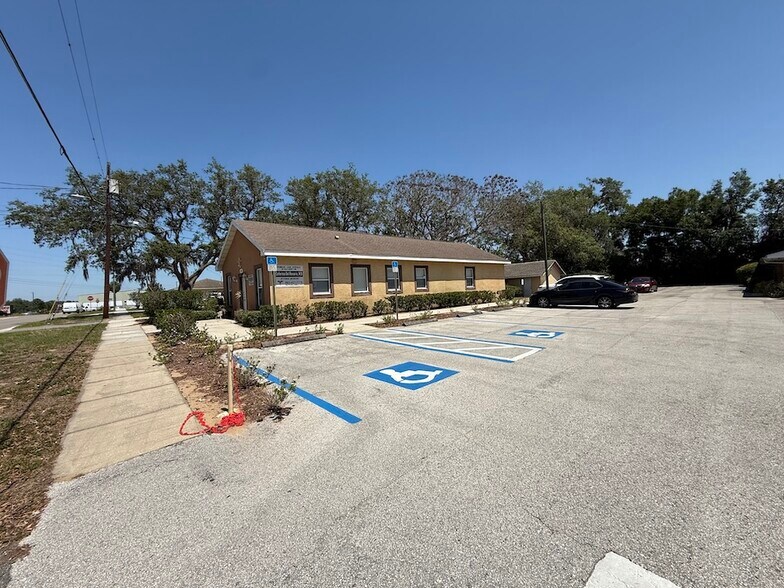 More Photos Of 103 Escambia Ave, Davenport Medical For Sale