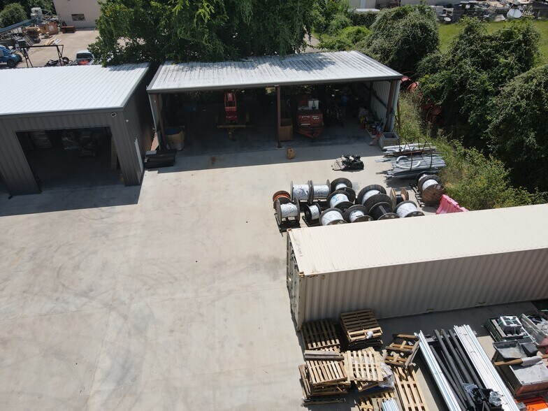 More Photos Of 17130 Groeschke Rd, Houston Warehouse For Lease