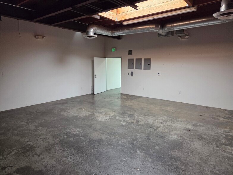 More Photos Of 2234 Barry Ave, Los Angeles Warehouse For Lease