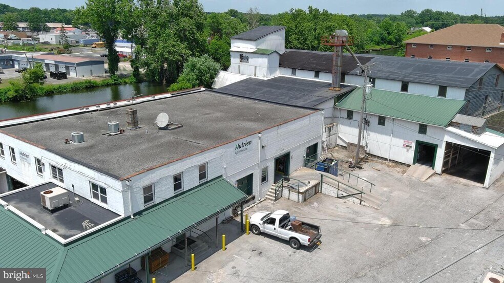 More Photos Of 210 Mill St, Salisbury Distribution For Lease