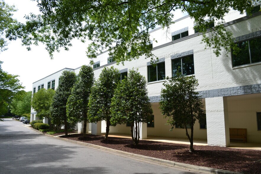 More Photos Of 105 SW Cary Pky, Cary Medical For Lease