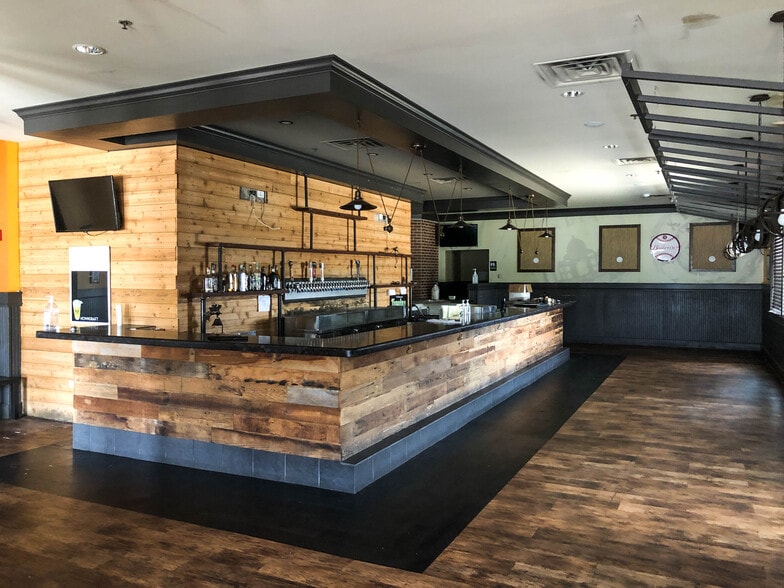 More Photos Of 649 Lake Cook Rd, Deerfield Restaurant For Lease